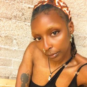 Meet your Posher, Taimia